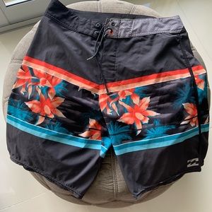 Billabong shorts size 32